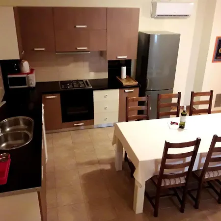 Casa vacanze House With A Parking Space - 14848