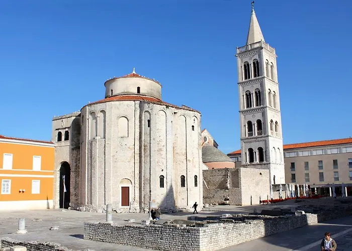 House With A Parking Space - 14848 *