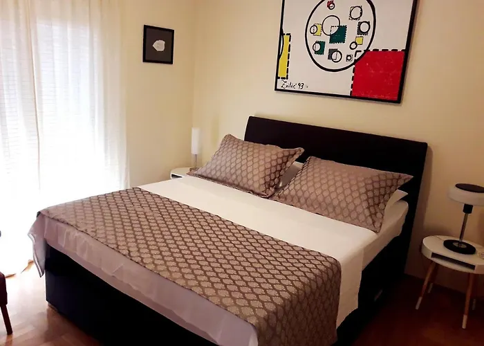 House With A Parking Space - 14848